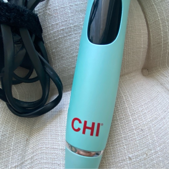 CHI Spin N Curl Special Edition 1" Ceramic Rotating Hair Curler
Like New! - Picture 3 of 5